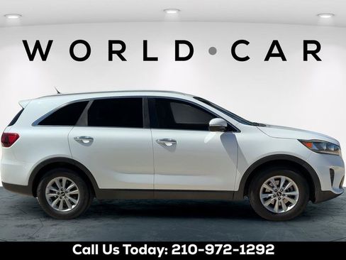 Used 2020 Kia Sorento LX w/ LX I4 Convenience Package image 2