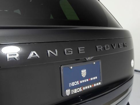 Used 2025 Land Rover Range Rover SV AWD/4WD image 42