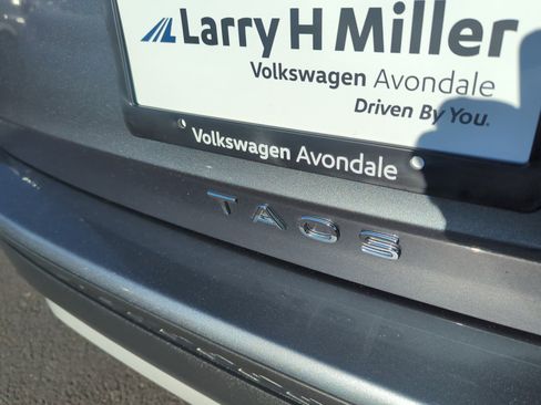 Certified 2025 Volkswagen Taos SE w/ Panoramic Sunroof Package image 22