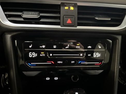 New 2026 Volkswagen Taos SE image 32