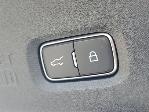 Used 2025 Lincoln Navigator Reserve AWD/4WD image 8