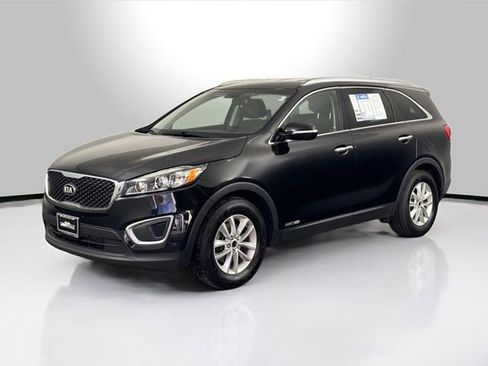 Used 2016 Kia Sorento LX image 2