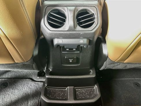 Used 2022 Jeep Wrangler Unlimited Sahara w/ Cold Weather Group AWD/4WD image 21