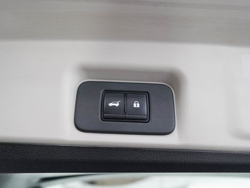 Used 2023 Nissan Ariya AWD image 12