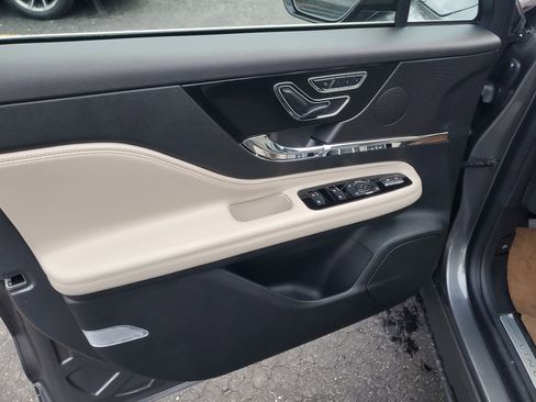 New 2026 Lincoln Corsair Premiere image 8