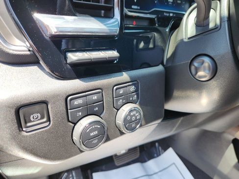 Used 2024 Chevrolet Silverado 1500 High Country w/ High Country Premium Package AWD/4WD image 43