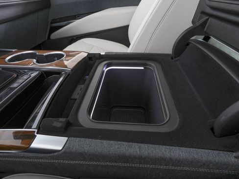 Used 2026 Cadillac Escalade Platinum Luxury w/ LPO, Floor Liner Package AWD/4WD image 32