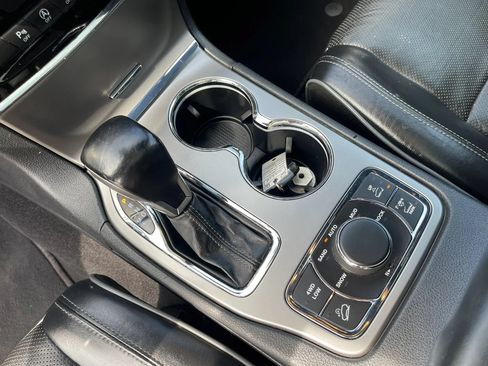 Used 2020 Jeep Grand Cherokee Overland AWD/4WD image 19
