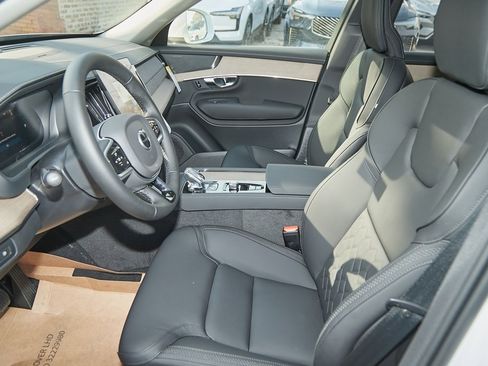 New 2025 Volvo XC90 T8 Plus w/ Protection Package Premier image 15
