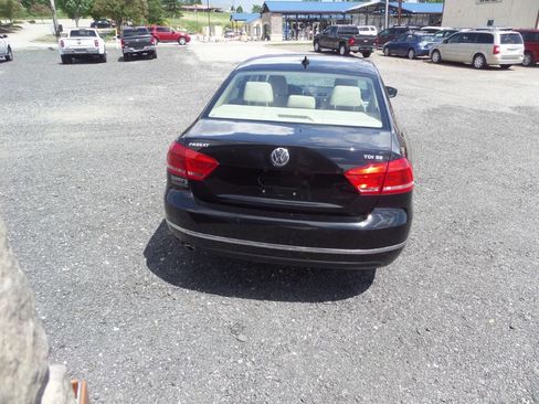 Used 2013 Volkswagen Passat TDI SE image 5