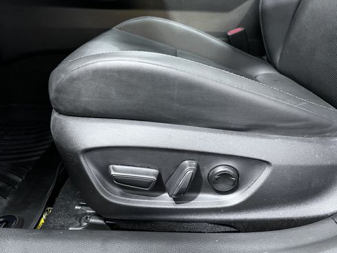 Used 2024 Toyota Prius XLE FWD image 23