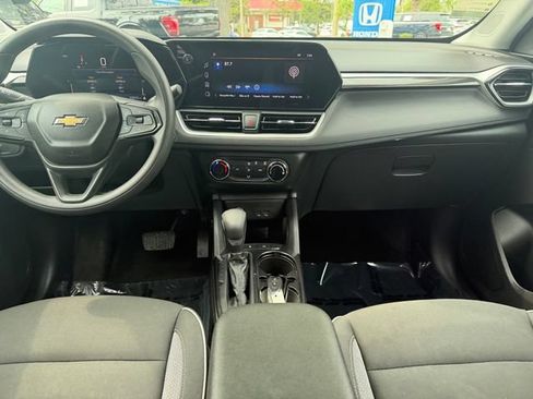 Used 2024 Chevrolet TrailBlazer LS FWD image 12
