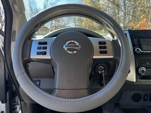 Used 2016 Nissan Frontier SV image 18