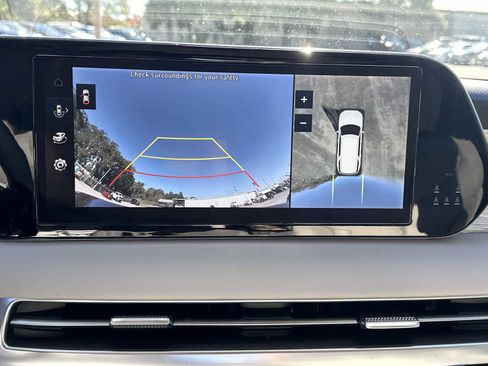 Used 2023 Hyundai Palisade Calligraphy image 17