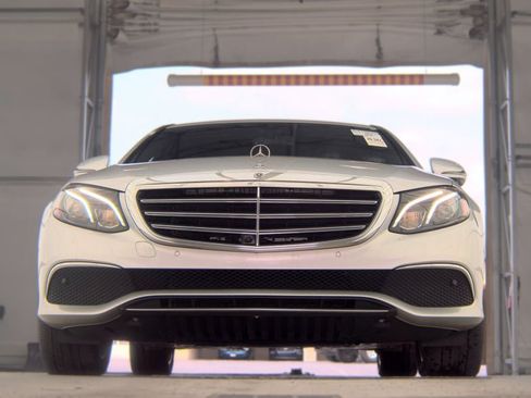 Used 2019 Mercedes-Benz E 300 4MATIC w/ Premium 1 Package image 2
