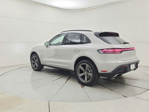 Used 2025 Porsche Macan image 3