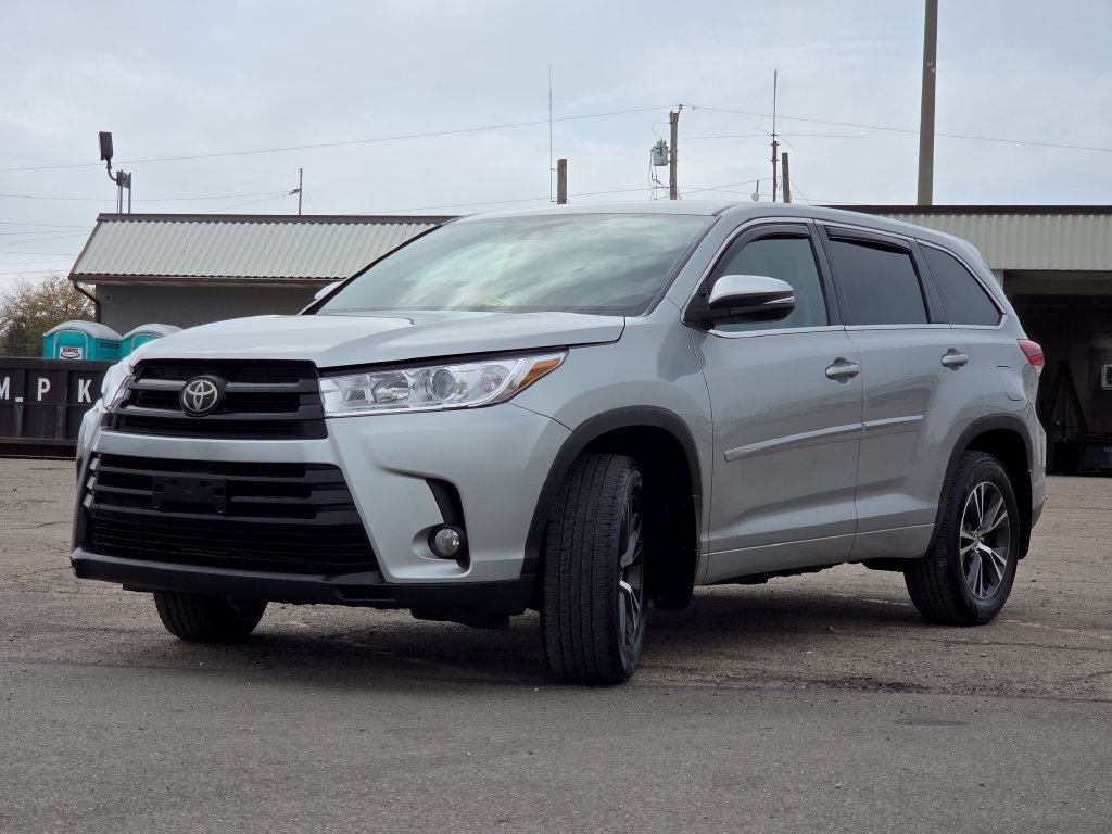 Used 2017 Toyota Highlander Plus AWD/4WD image 17