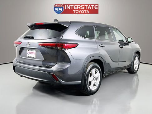 Used 2023 Toyota Highlander LE image 7