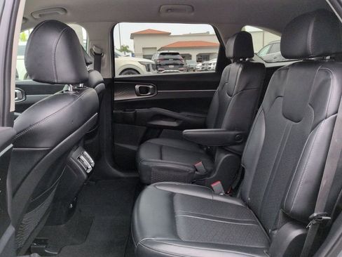 Used 2022 Kia Sorento S FWD image 26