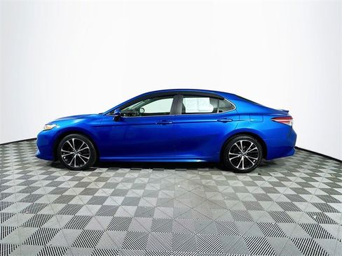Used 2018 Toyota Camry SE image 5