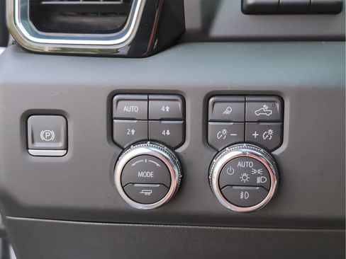 Used 2024 GMC Sierra 3500 Denali Ultimate AWD/4WD image 25