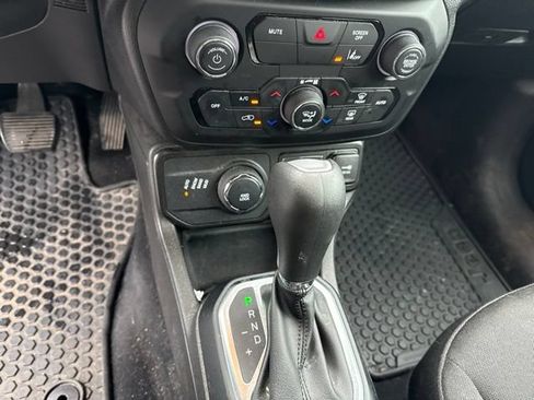 Used 2021 Jeep Renegade Latitude AWD/4WD image 21