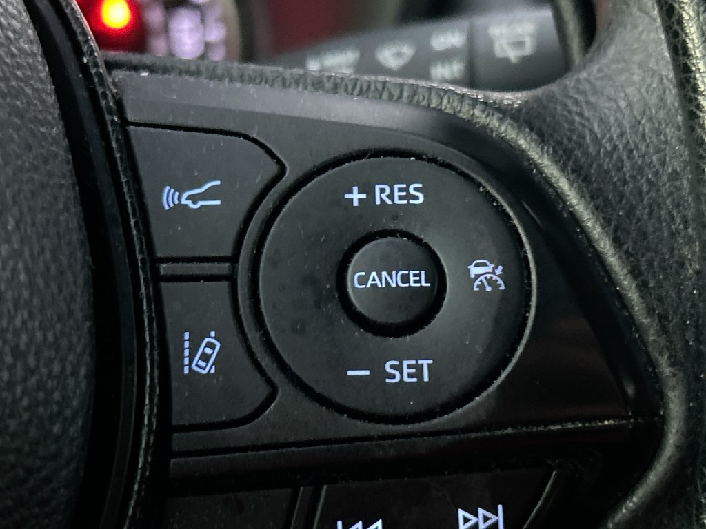 Used 2021 Toyota RAV4 LE FWD image 17