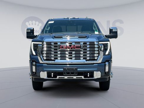 New 2026 GMC Sierra 3500 Denali w/ Denali Reserve Package AWD/4WD image 11