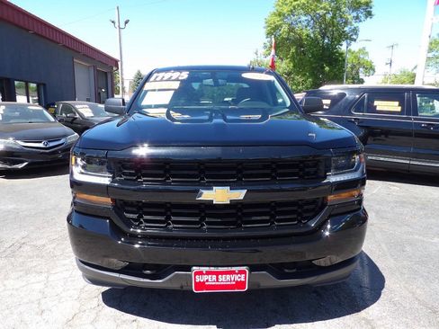 Used 2018 Chevrolet Silverado 1500 Custom w/ Custom Value Package AWD/4WD image 2