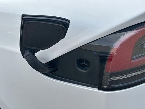 Used 2024 Tesla Model X Plaid image 27