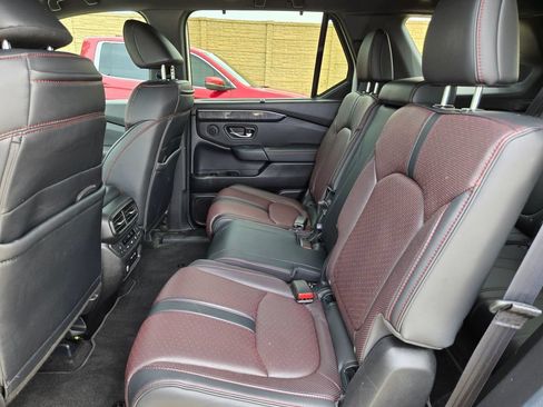 Used 2025 Honda Pilot Black Edition image 15