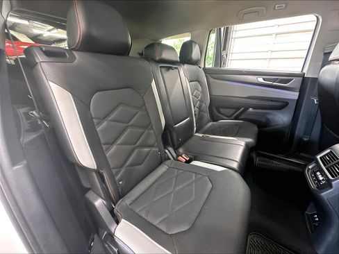Used 2024 Volkswagen Atlas Peak Edition SE AWD/4WD image 28