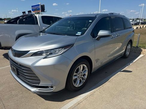 Used 2021 Toyota Sienna Limited FWD image 5