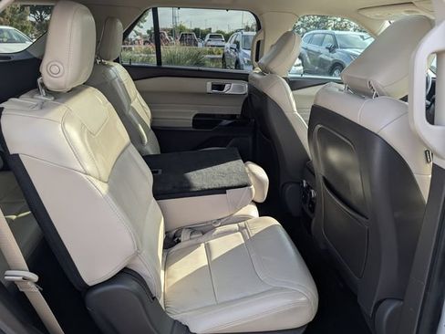 Used 2020 Ford Explorer Platinum w/ Premium Technology Package AWD/4WD image 32