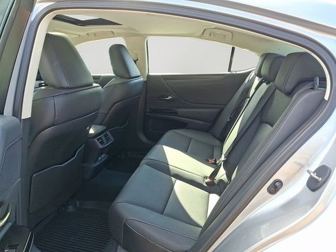 Used 2025 Lexus ES 350 w/ Premium Package FWD image 8