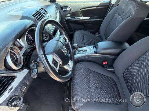 Used 2018 Dodge Journey SXT w/ Connectivity Group FWD image 16