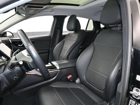 Used 2025 Mercedes-Benz GLC 300 4MATIC image 10