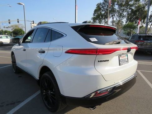 Certified 2023 Toyota Venza Nightshade image 8