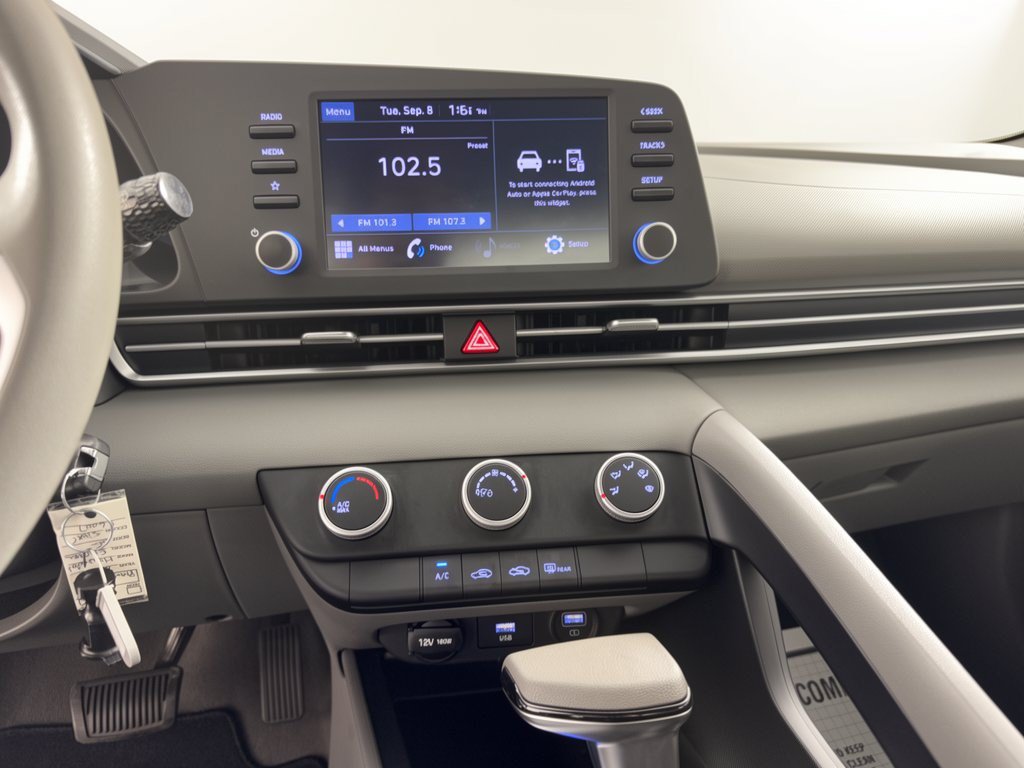 Used 2021 Hyundai Elantra SE FWD image 22