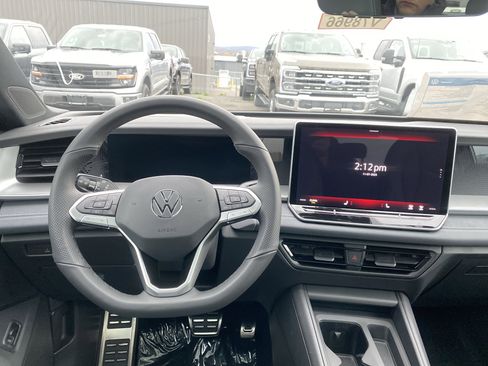 New 2026 Volkswagen Tiguan SE R-Line image 13