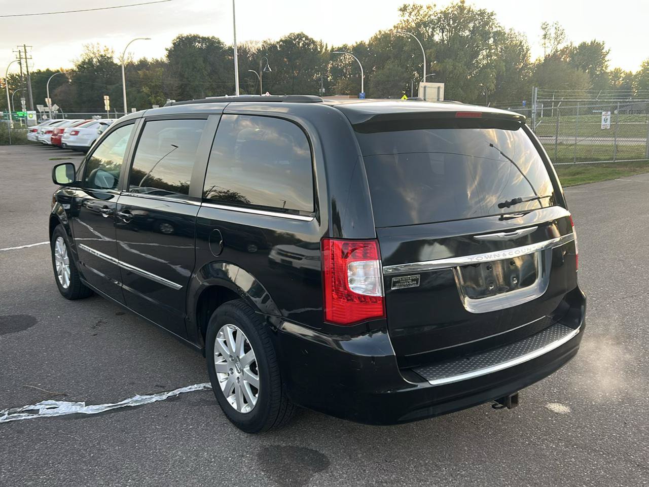 Used 2013 Chrysler Town & Country Touring FWD image 7