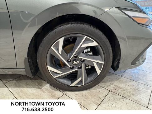 Used 2025 Hyundai Elantra SEL image 31
