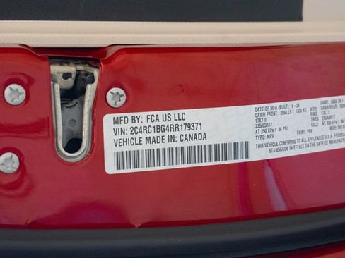 Used 2024 Chrysler Pacifica Touring-L FWD image 31