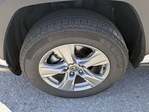 Used 2024 Toyota RAV4 XLE FWD image 9