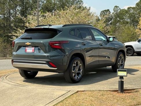 Used 2025 Chevrolet Trax LT image 7