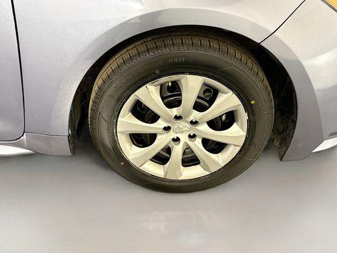 Used 2025 Toyota Corolla LE w/ Convenience Package image 32