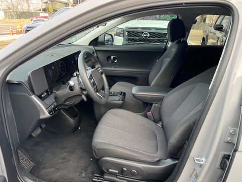 Used 2025 Hyundai Ioniq 5 SE image 11