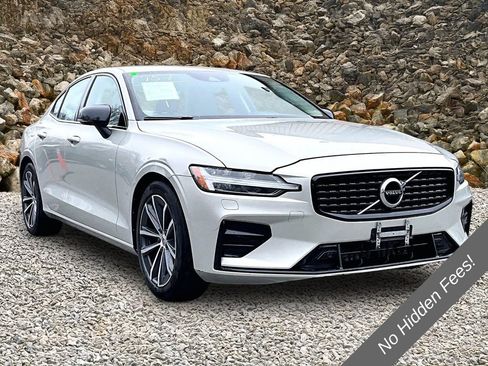 Used 2022 Volvo S60 B5 Momentum w/ Climate Package FWD image 10