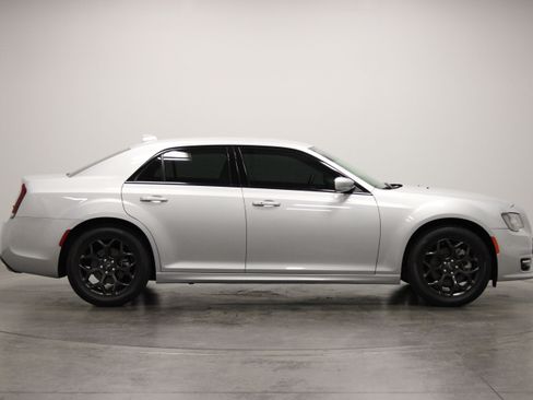 Used 2022 Chrysler 300 Touring L w/ Safetytec Plus Group AWD/4WD image 9