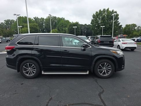 Used 2017 Toyota Highlander XLE AWD/4WD image 8